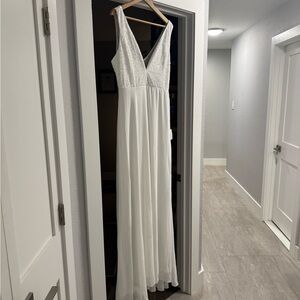 Elegant White Sleeveless Dress
